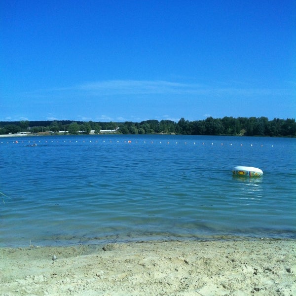 Сбежать из Киева на уикенд: &quot;секретное&quot; озеро с чистыми пляжами возле столицы для летнего релакса