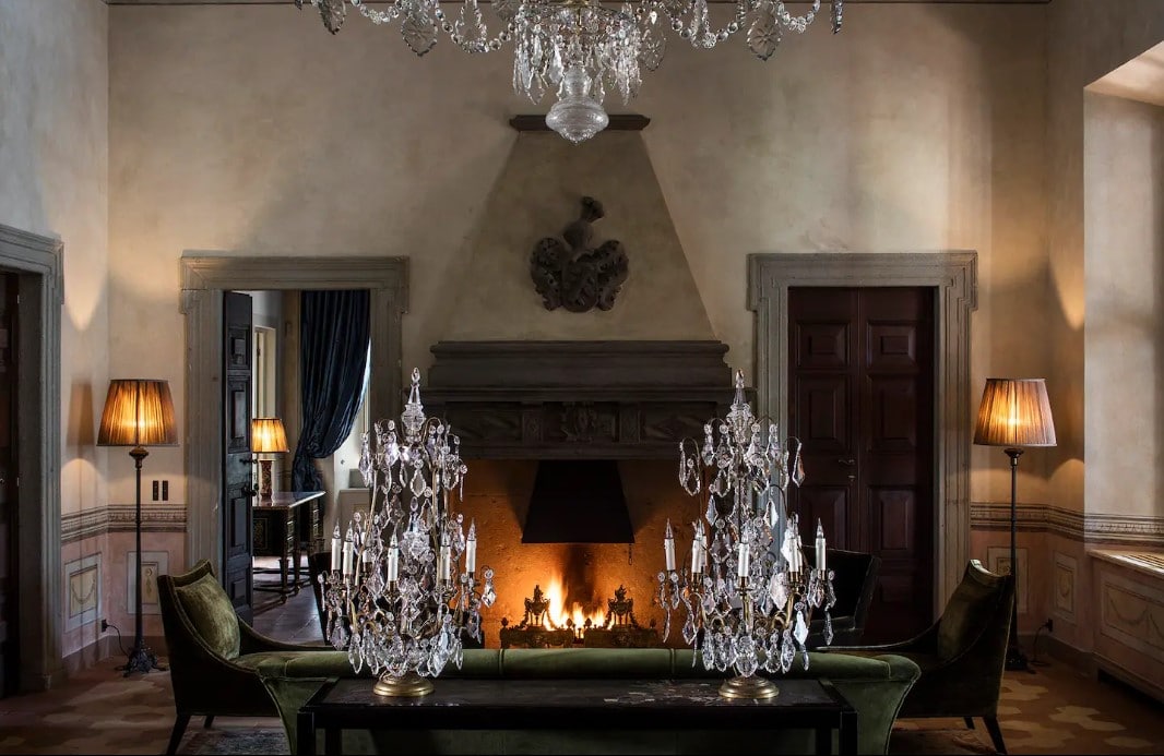 Роскошные сады и предметы искусства: поместье 16 века из фильма &quot;Дом Гуччи&quot; можно арендовать на одну ночь