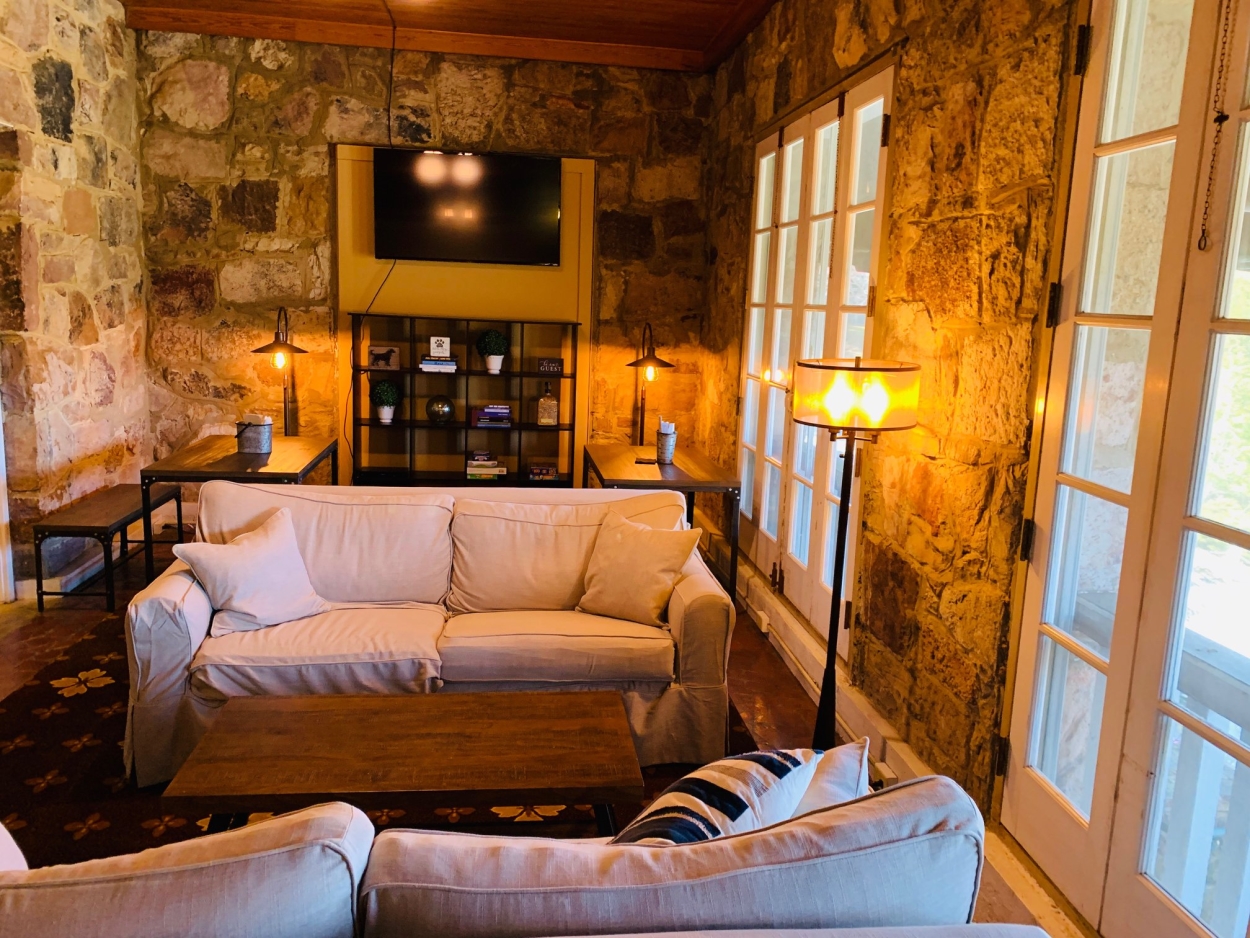 В атмосфере легендарного фильма. Туристов приглашают в отель, где снимали "Грязные танцы"