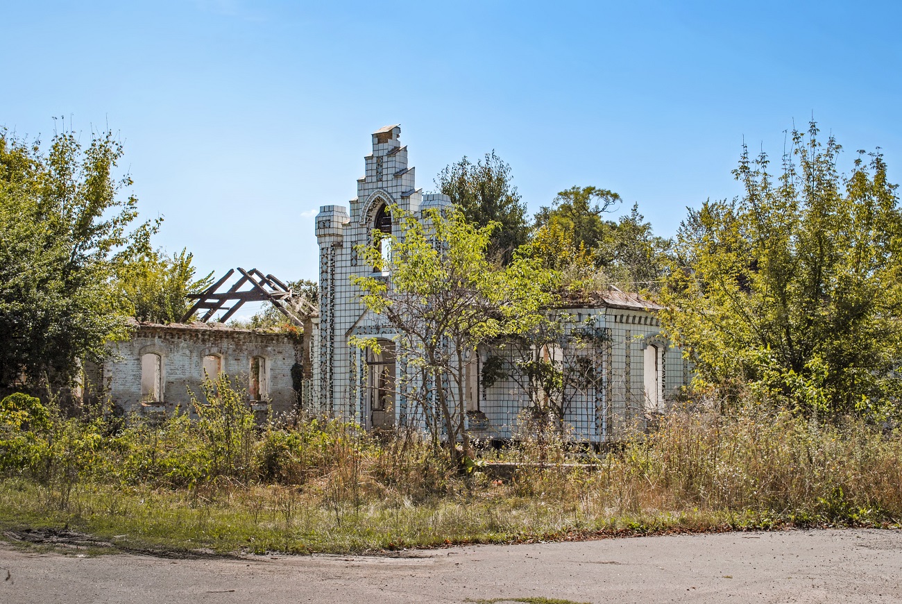 Сахарный завод, костел и &quot;дом Дракулы&quot;. Малоизвестные локации в украинской глубинке, которые не упоминают в путеводителях