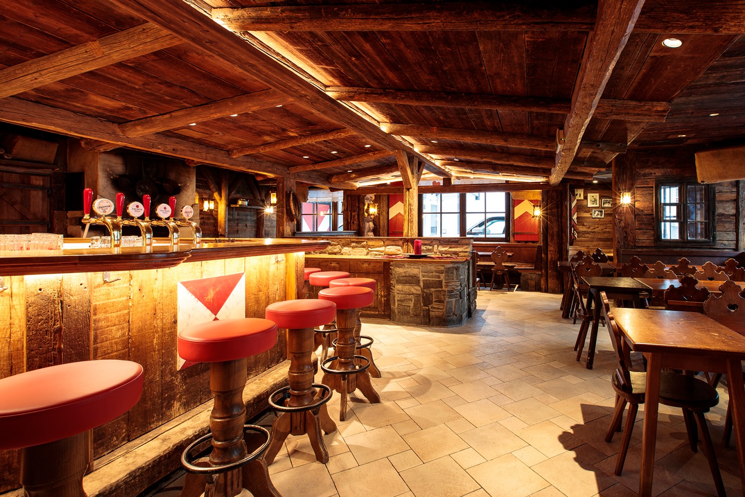 На гірськолижних курортах Австрії фіксують спалахи COVID: що відомо