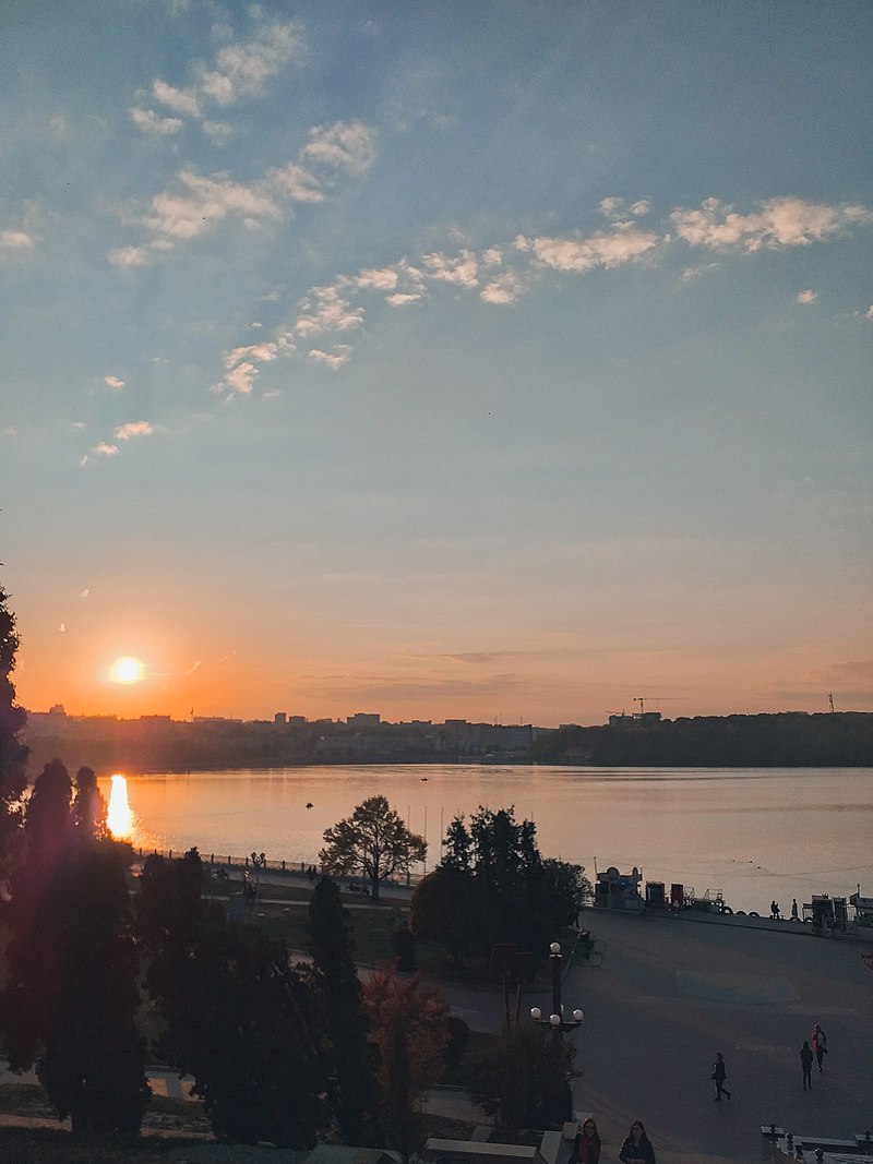 Заповедники, водопады и панорамы. Лучшие уголки Украины для путешествий в октябре