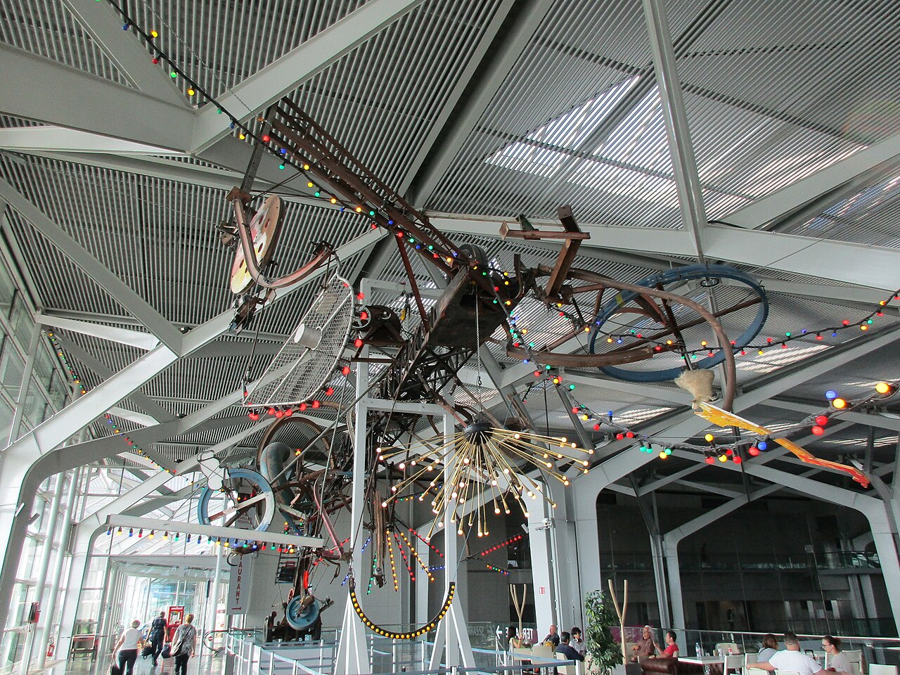 Єдиний аеропорт у світі, де перетинаються одразу три країни: як це можливо?