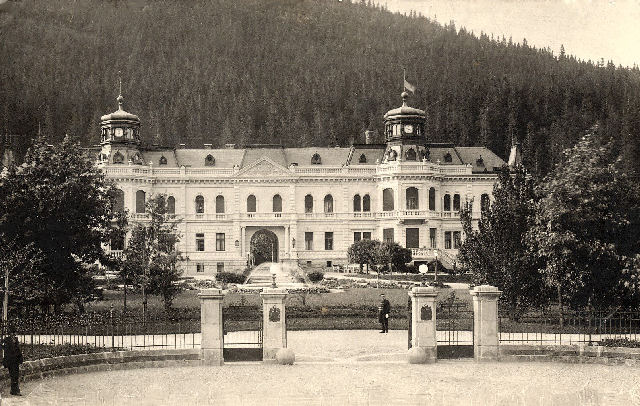 Колись тут гуляла знать і проводили бали: що відомо про палац Гредлів, що називали &quot;держава Сколе&quot;