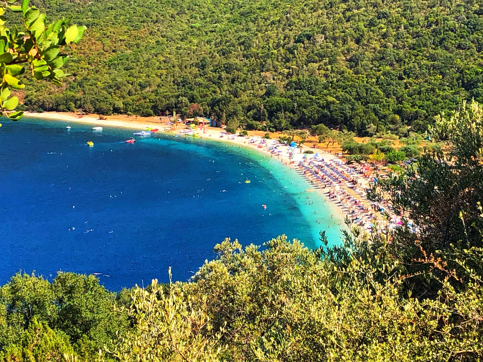 Гигантские черепахи, подземное озеро и пейзажи: чем поражает путешественников греческий остров Кефалония