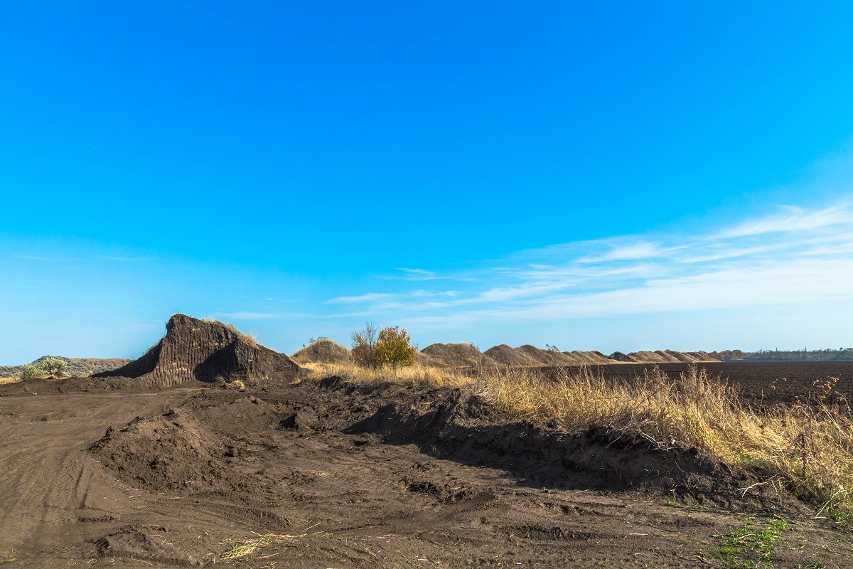 Штольни, затерянный дворец и бирюзовый карьер. Нетипичные локации Кировоградщины для первого путешествия по региону