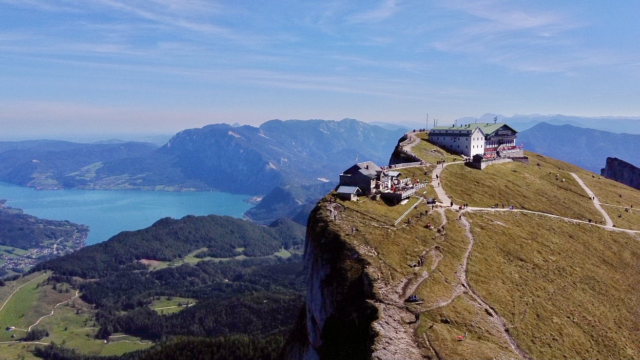 Казкові села, замки і озеро: що подивитися в мальовничому регіоні Австрії восени