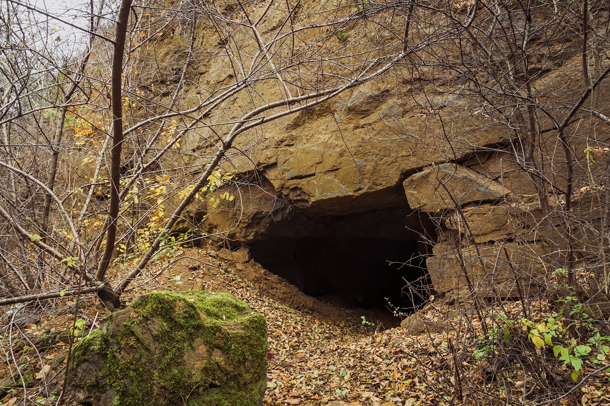 Штольни, затерянный дворец и бирюзовый карьер. Нетипичные локации Кировоградщины для первого путешествия по региону