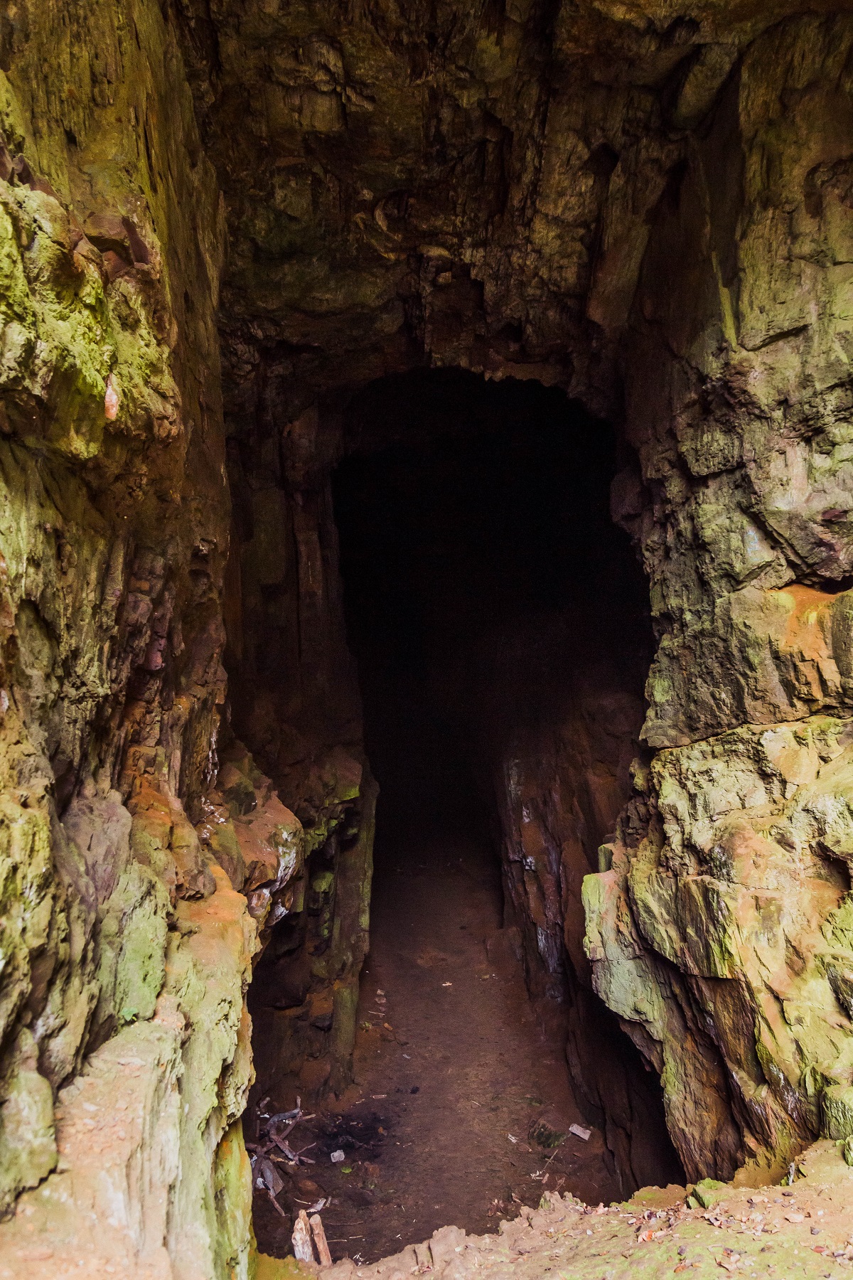 Штольни, затерянный дворец и бирюзовый карьер. Нетипичные локации Кировоградщины для первого путешествия по региону