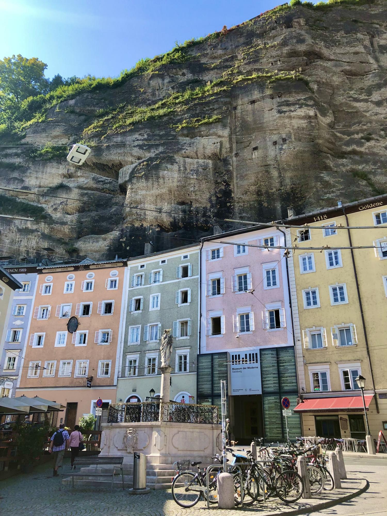 Казкові села, замки і озеро: що подивитися в мальовничому регіоні Австрії восени