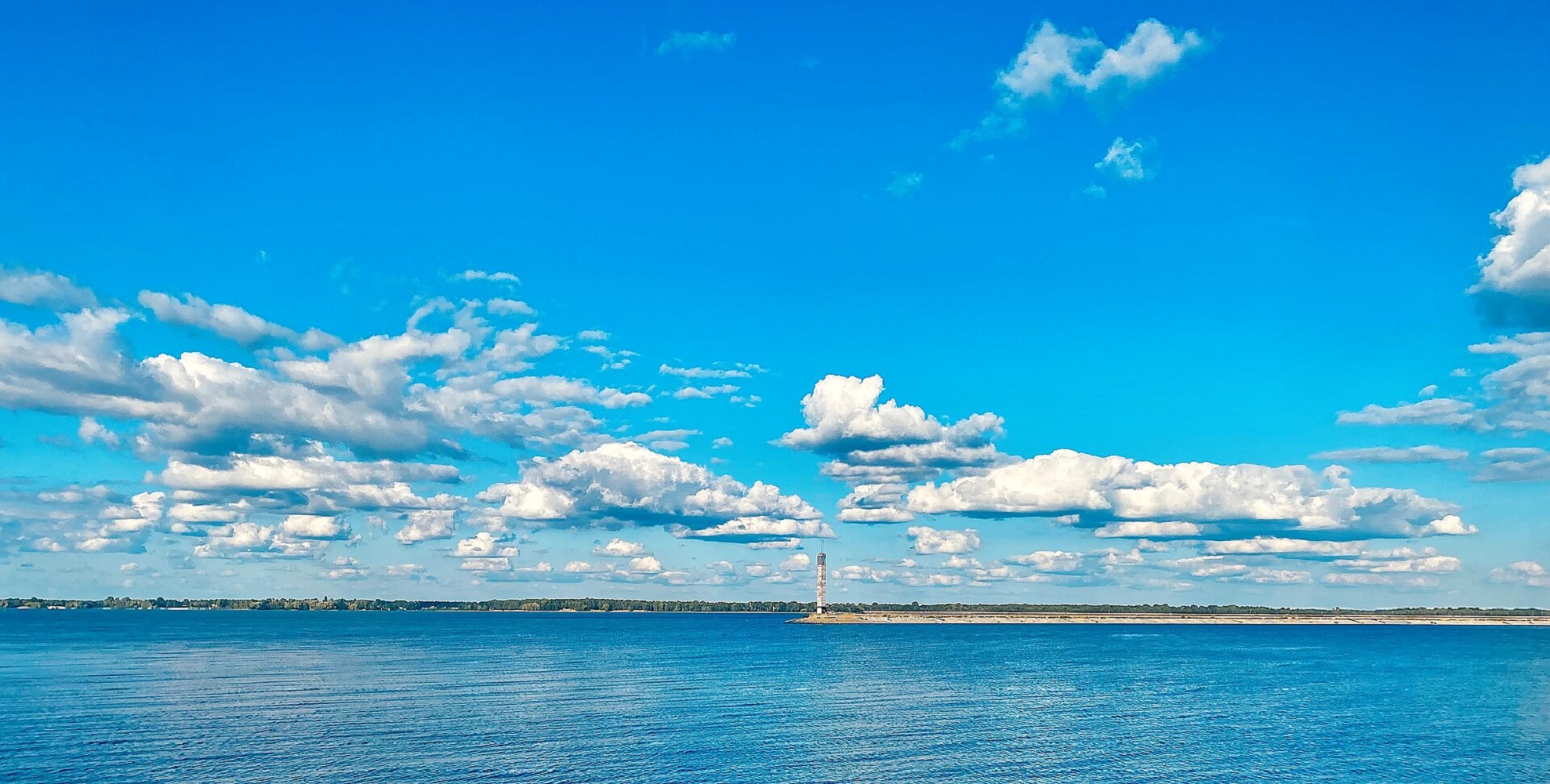 Якщо до моря далеко: 7 найкращих місць в Україні для відпочинку біля води