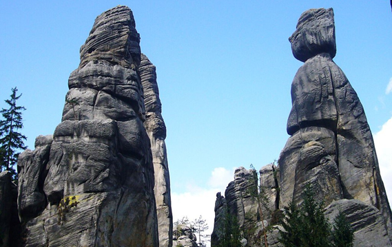 Віндзор, каплиця з людських кісток та таємничі печери: 7 місць у Чехії, які вразять у саме серденько