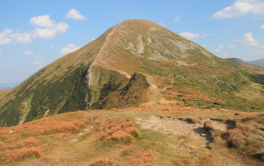 Вершини України: де здіймаються найвищі точки в різних областях