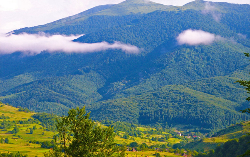 Вершини України: де здіймаються найвищі точки в різних областях