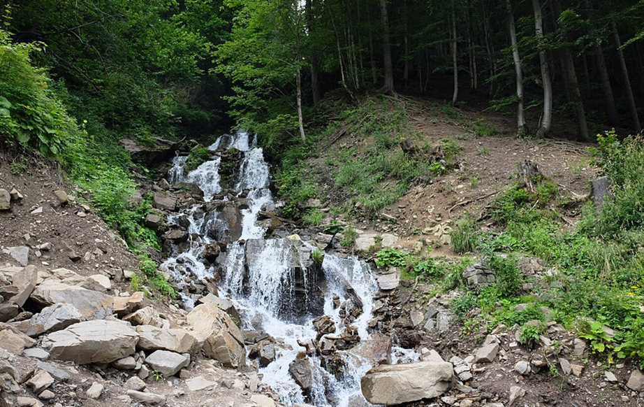 Найкрасивіші водоспади Карпат, які варто побачити власними очима