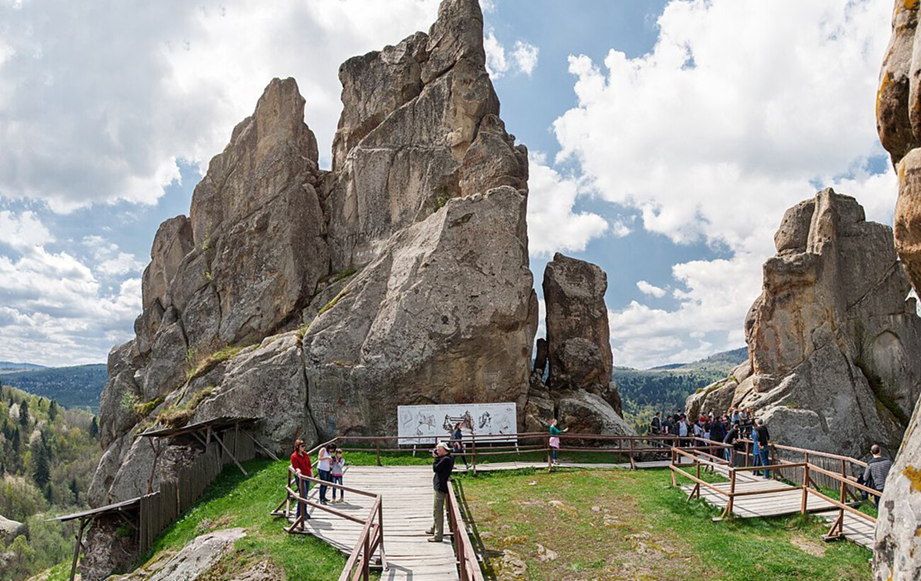 Урицкие скалы: где можно увидеть дикое чудо Карпат, о котором знают единицы
