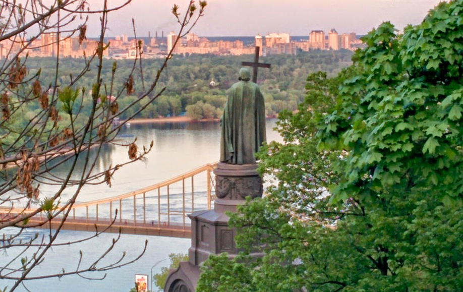 Привиди, Чорна наречена та загадкові вогні: містичні історії про Київ, які пробирають до кісточок