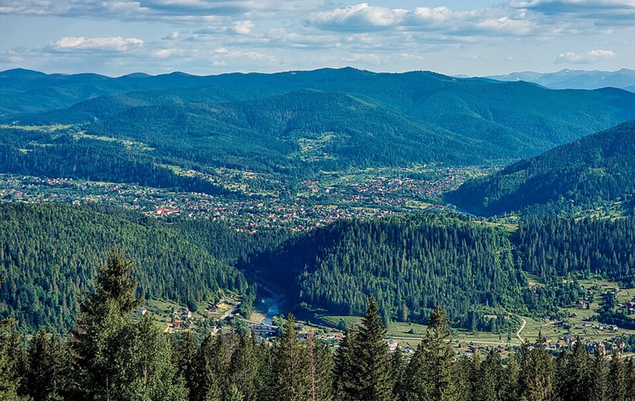 Найдовше село України у серці Карпат: чому його обов'язково потрібно відвідати