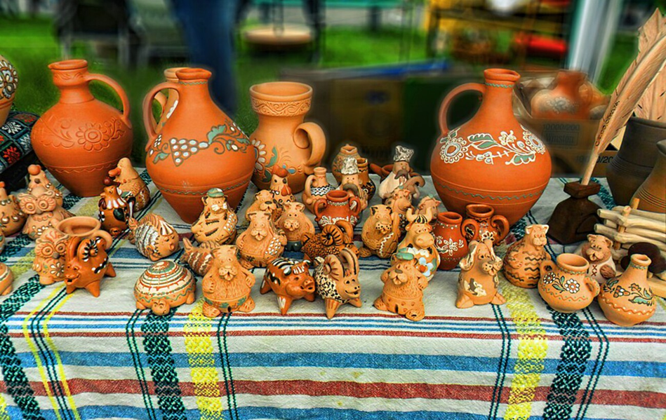 Гончарство, ткацтво, лозоплетіння: де в Україні туристів навчають живим ремеслам