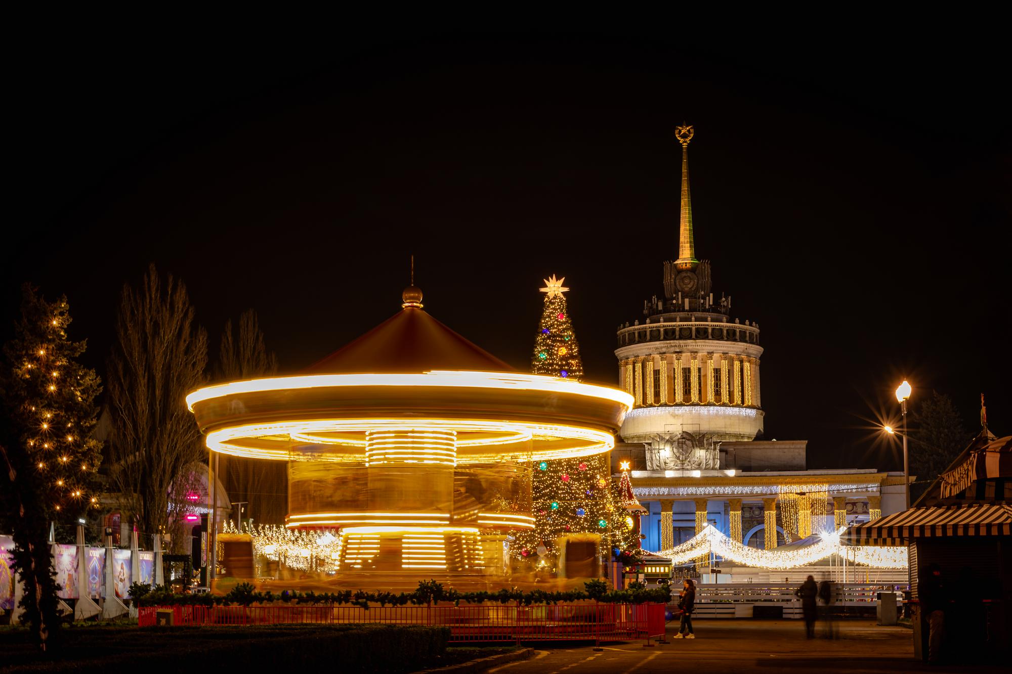 &quot;Зимова країна&quot; на ВДНГ: мегакаток, домик Санты и другие развлечения для всей семьи