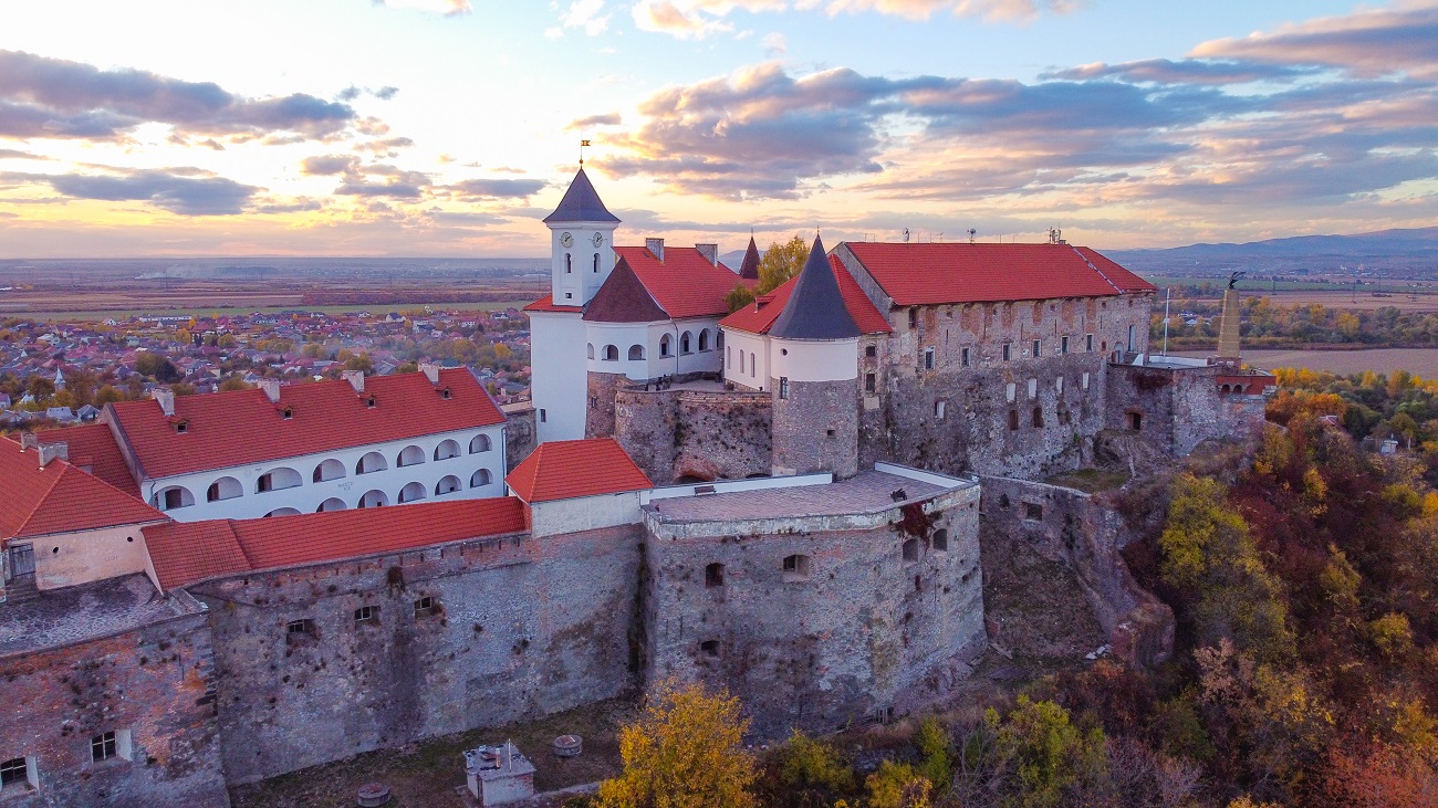 Край мастеров, замков и вина. Впечатляющие локации Закарпатья для знакомства с регионом