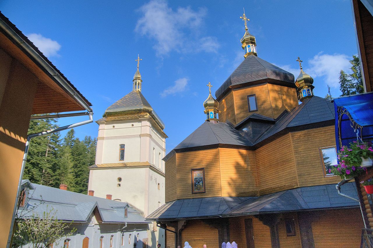 Дорогою до зимових курортів. Цікаві місця в Карпатах, здатні здивувати кожного