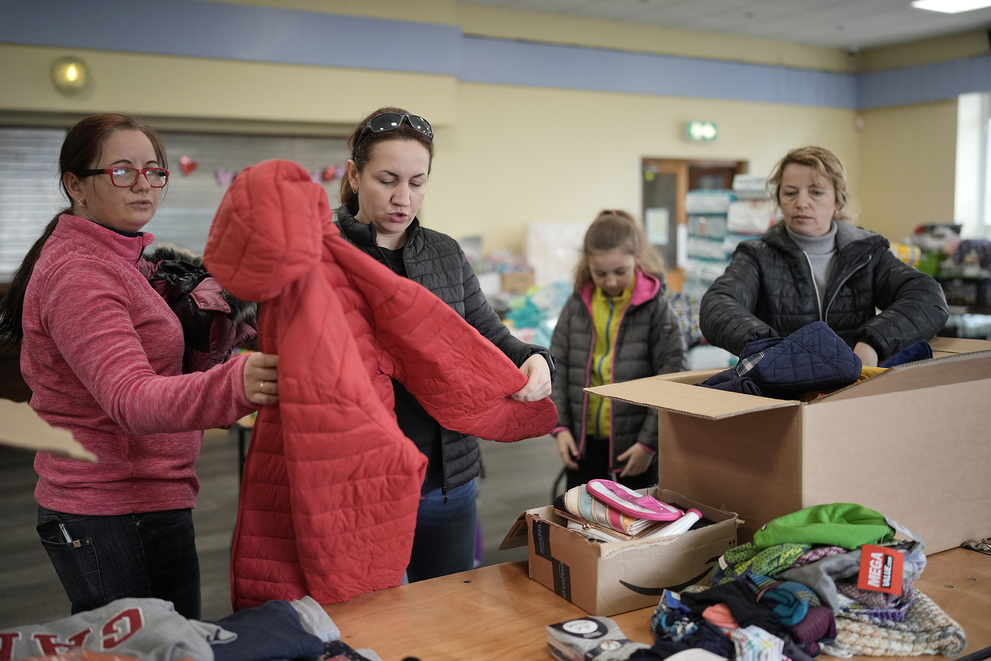 От 500 евро на человека. Какие выплаты получают украинцы в странах Европы