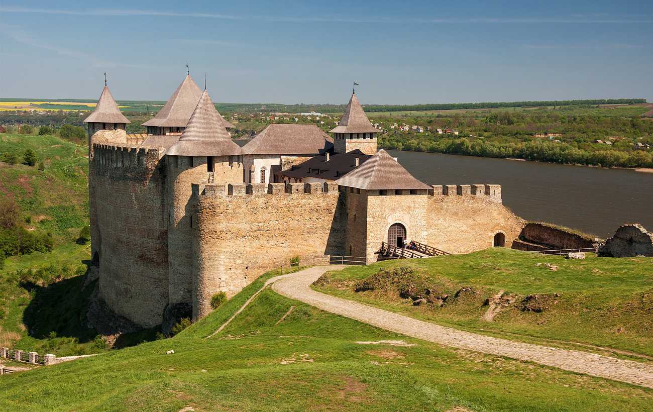 Наймістичніші замки України, які варто відвідати