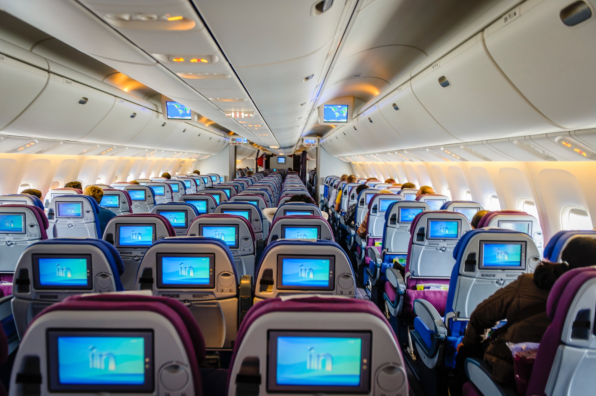 Минус 11 миллионов мест. Почему авиакомпании продолжают отменять рейсы в 2022 году