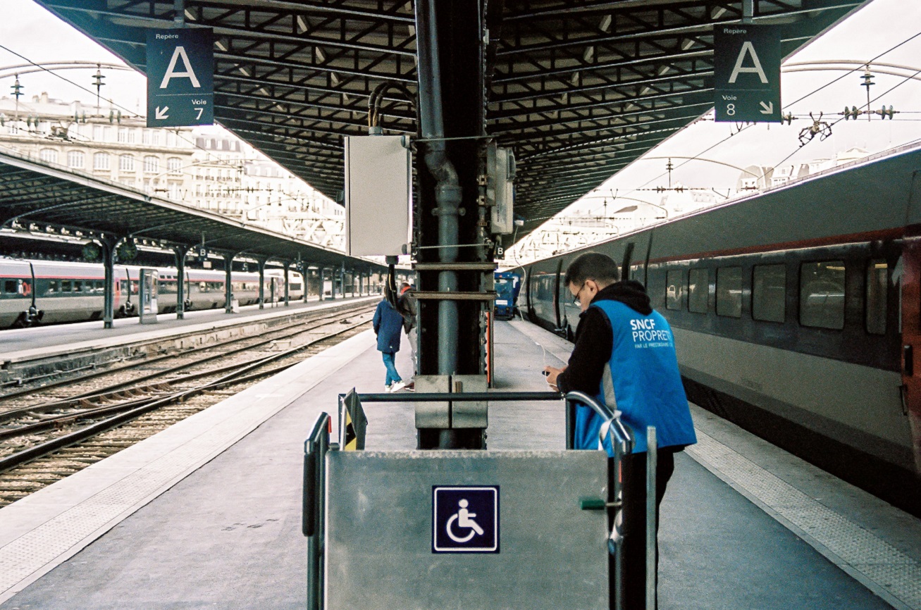 В странах ЕС вводят бесплатный транспорт для украинцев: как и где им воспользоваться