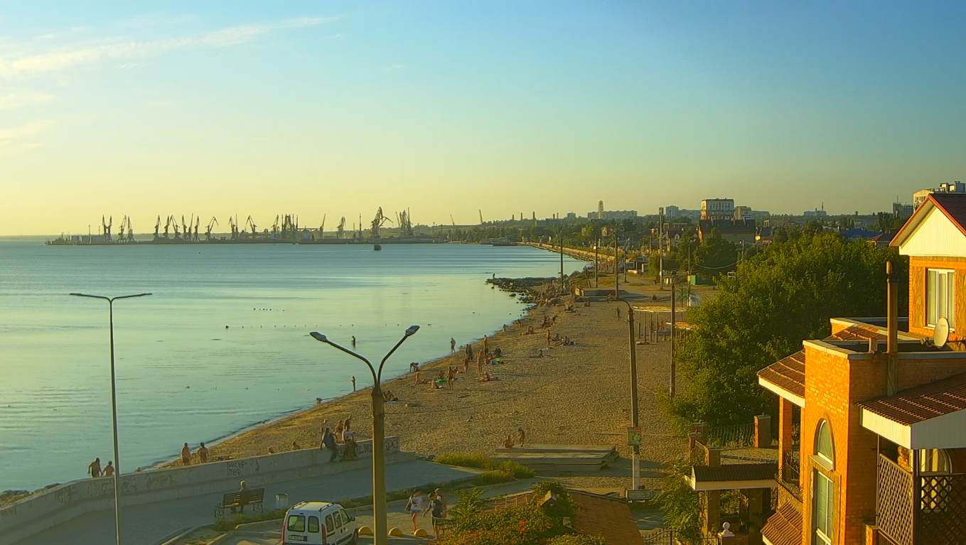 Пляжный сезон продолжается: как долго сохранится солнечная летняя погода на курортах Азовского моря