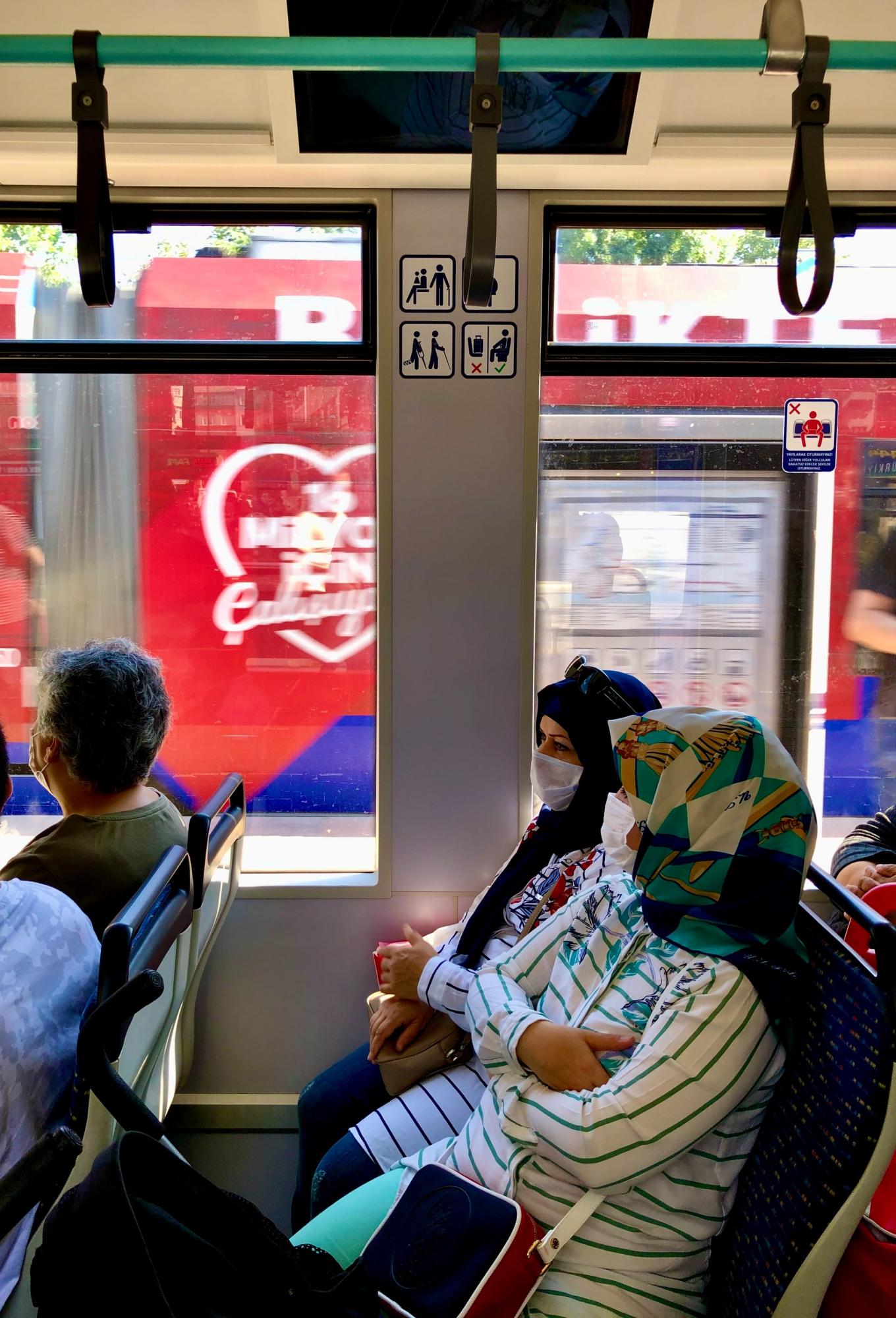 Контроль в транспорте и повторные тесты. В Турции вступают в силу строгие правила: что нужно знать