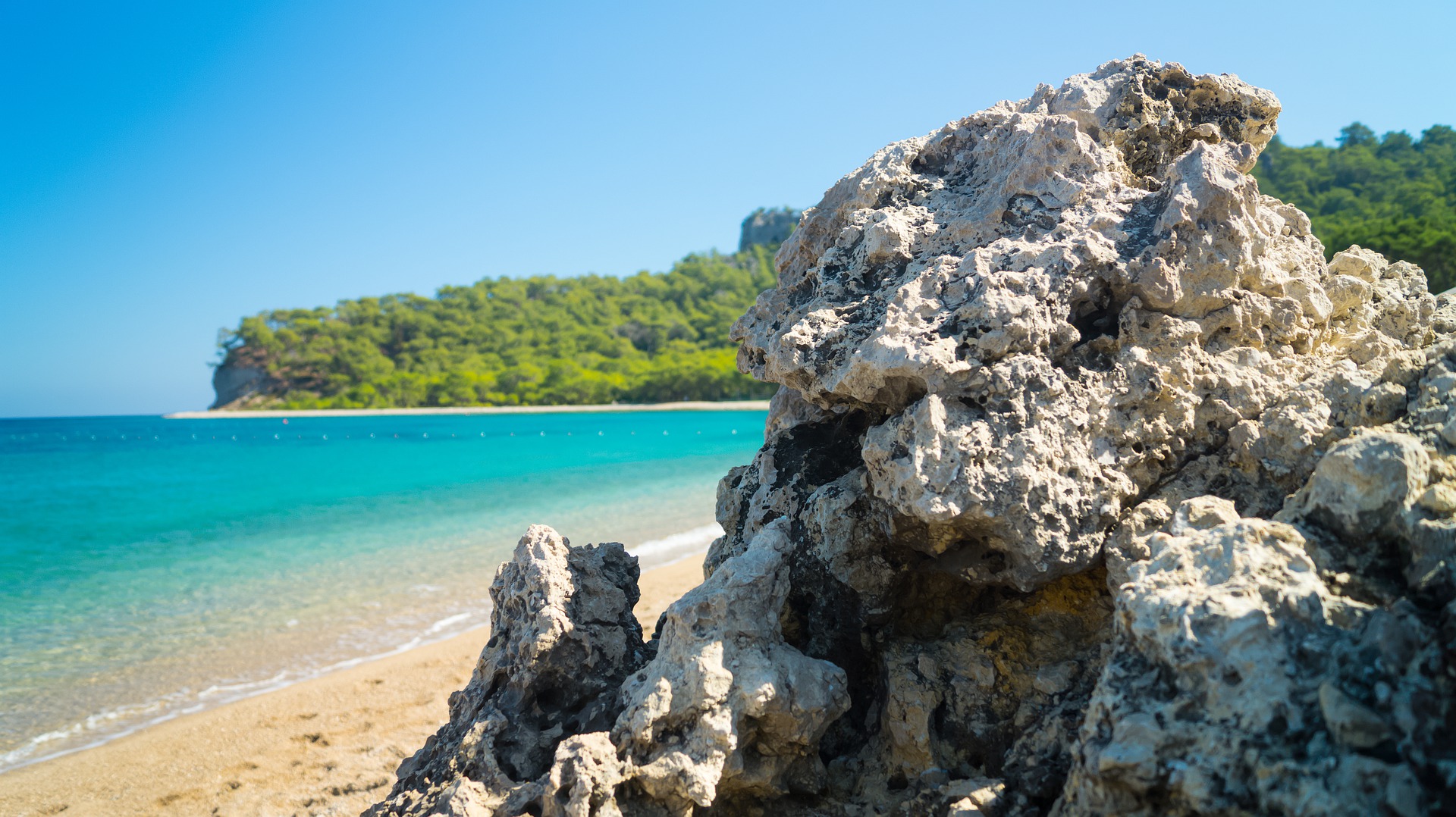 Рекордный спрос и низкие цены. Зимой набирает популярность отдых на море в Турции