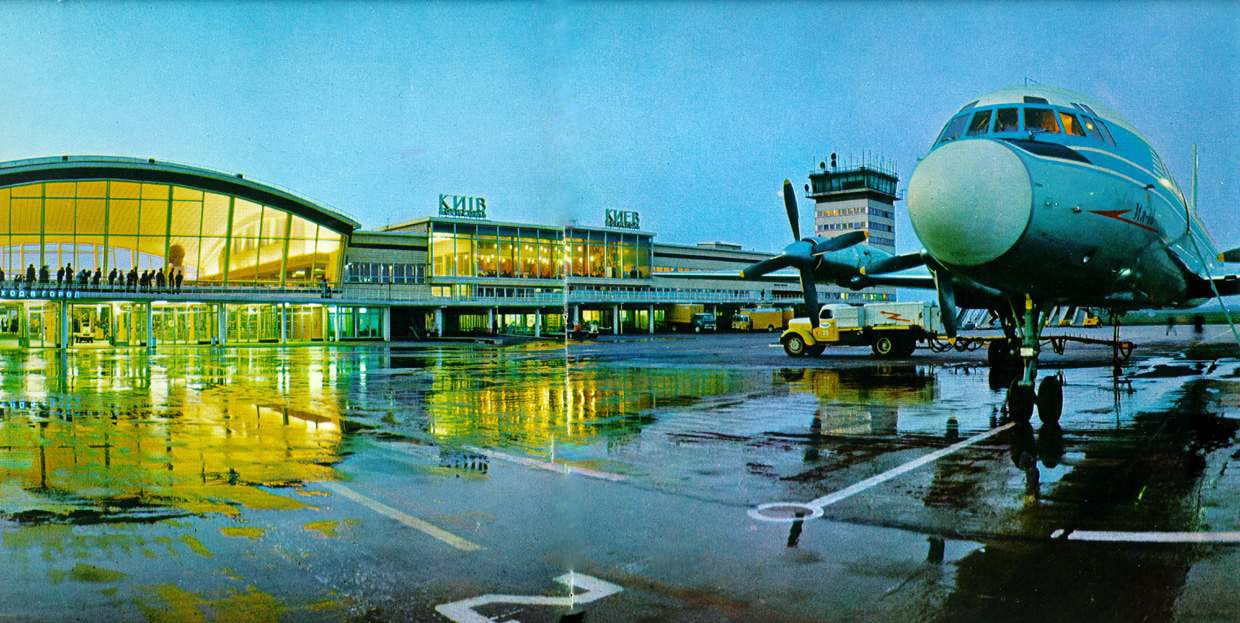 Кризис, лоукосты и рекордные пассажиропотоки: чем жили аэропорты Украины за 30 лет независимости