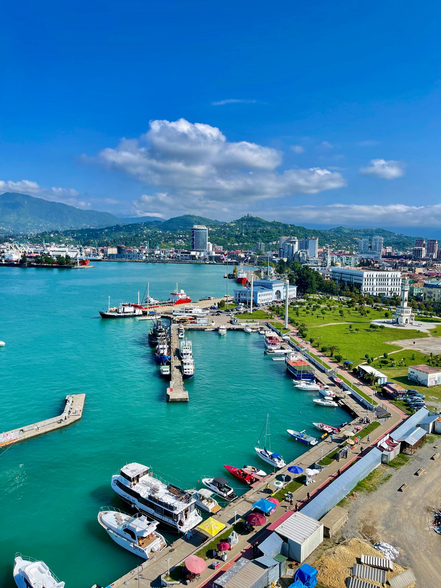 Ежедневные рейсы и бюджетный отдых. Почему стоит побывать в Тбилиси и Батуми зимой