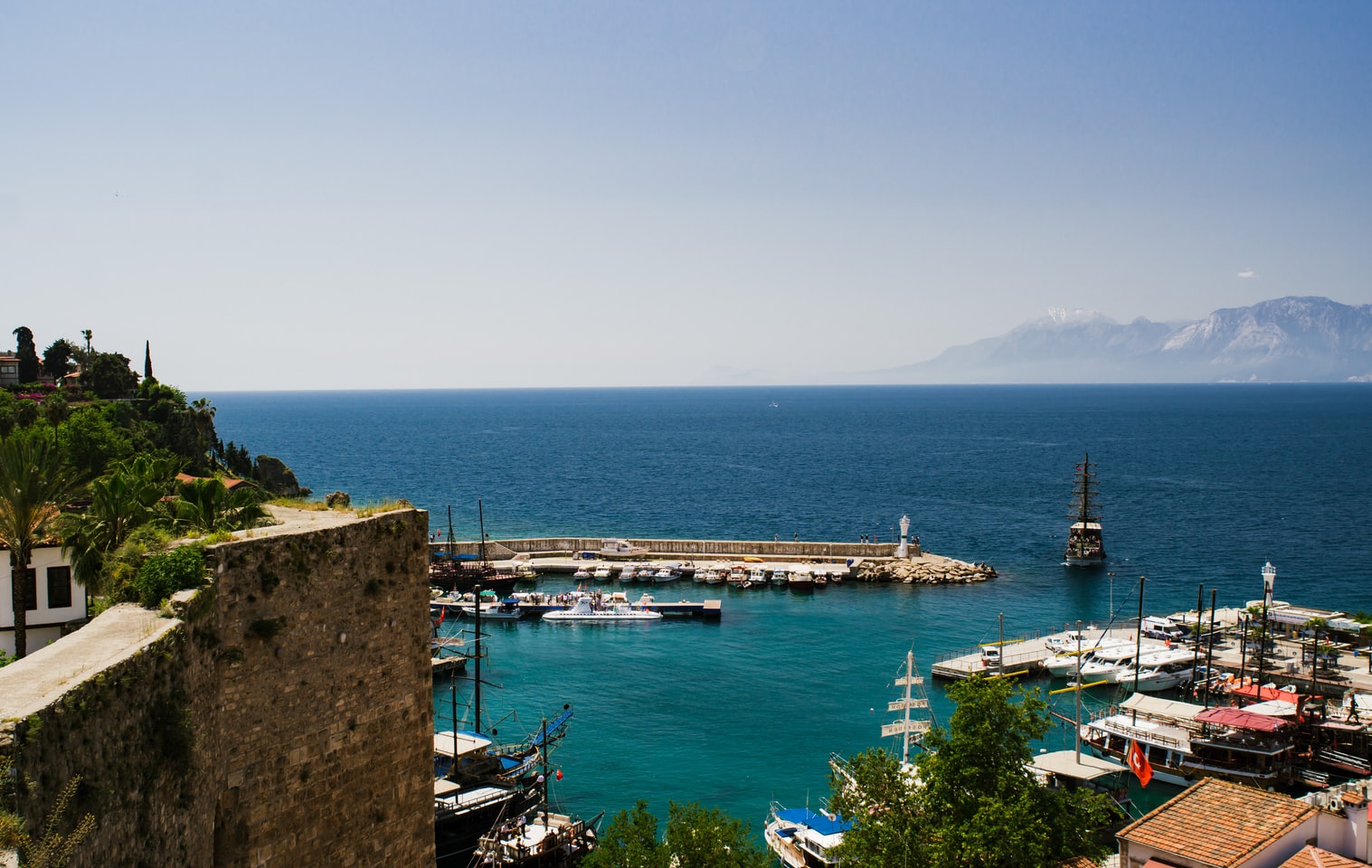 Рекордные цифры. Стало известно, сколько украинцев побывало в Анталии за прошлый год