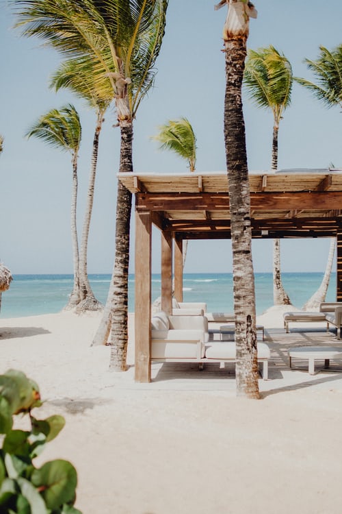 Популярна серед українців курортна країна змінить правила в'їзду: що потрібно знати