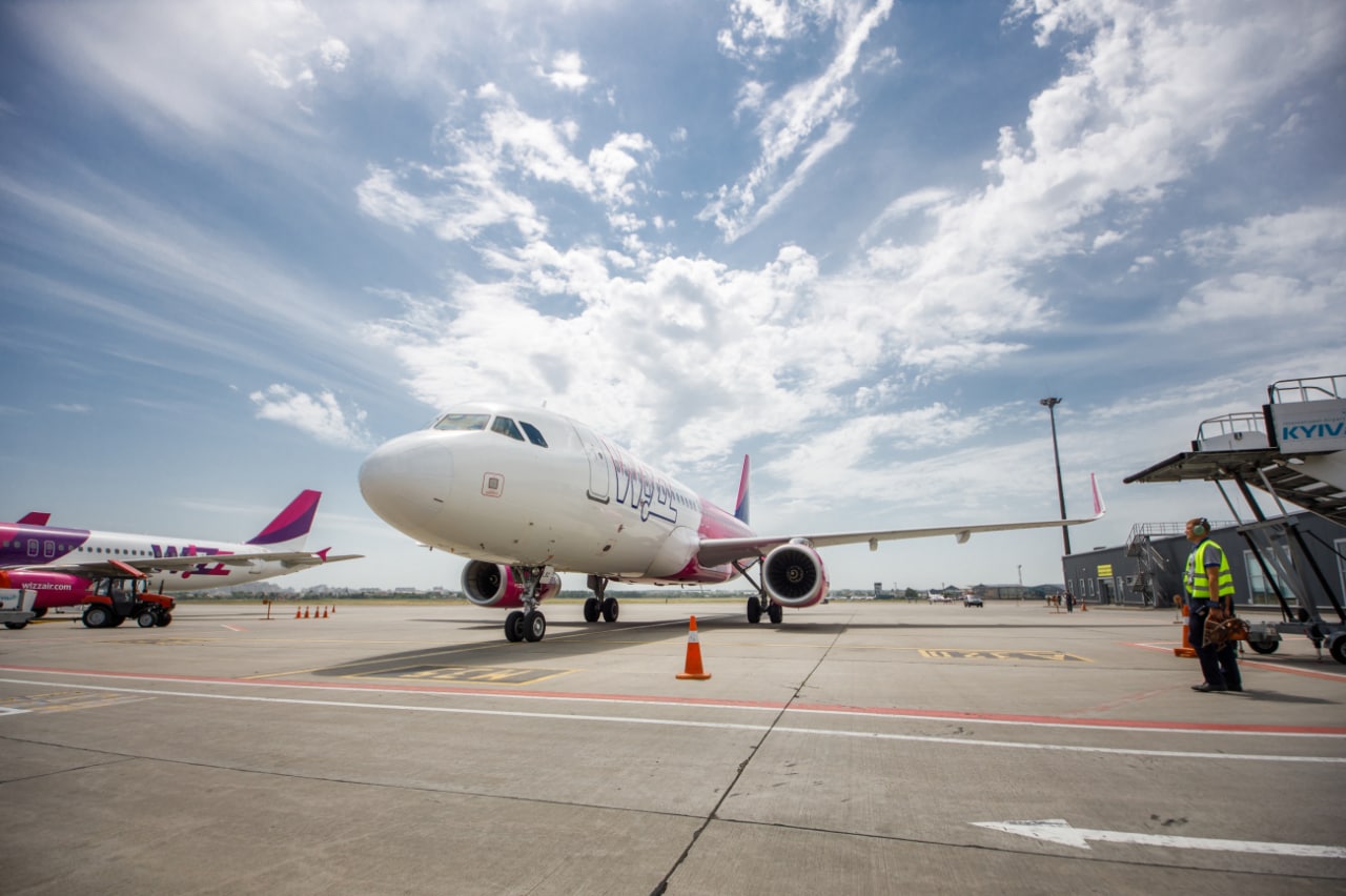 Кризис, лоукосты и рекордные пассажиропотоки: чем жили аэропорты Украины за 30 лет независимости