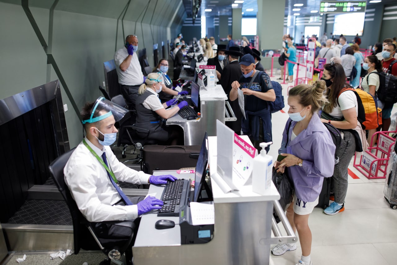 Обличчя замість паспорта і рейси без затримок. Які технології з'явилися в аеропортах під час пандемії