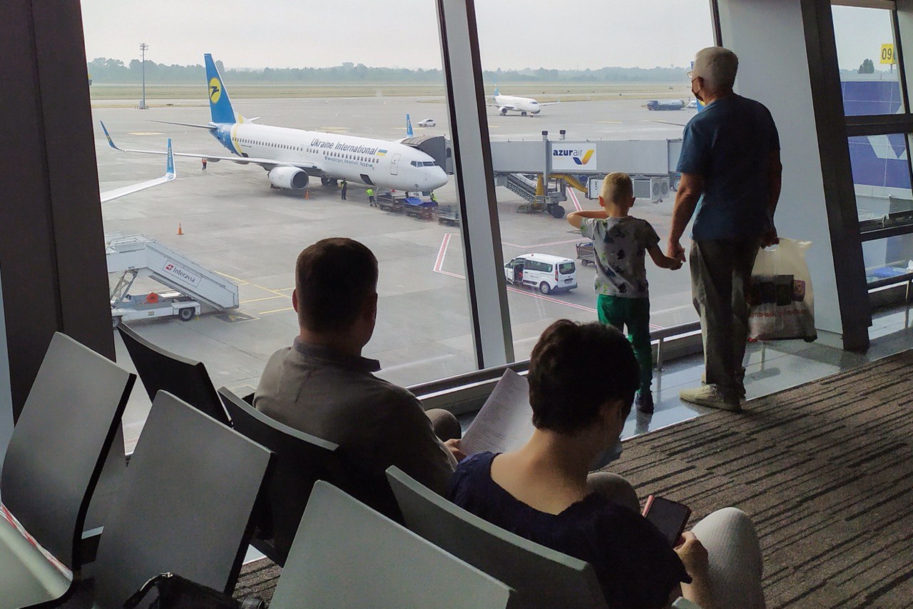 &quot;Завжди йдіть до воріт&quot;: туристам розповіли, як вирішити несподівані накладки при посадці на борт літака
