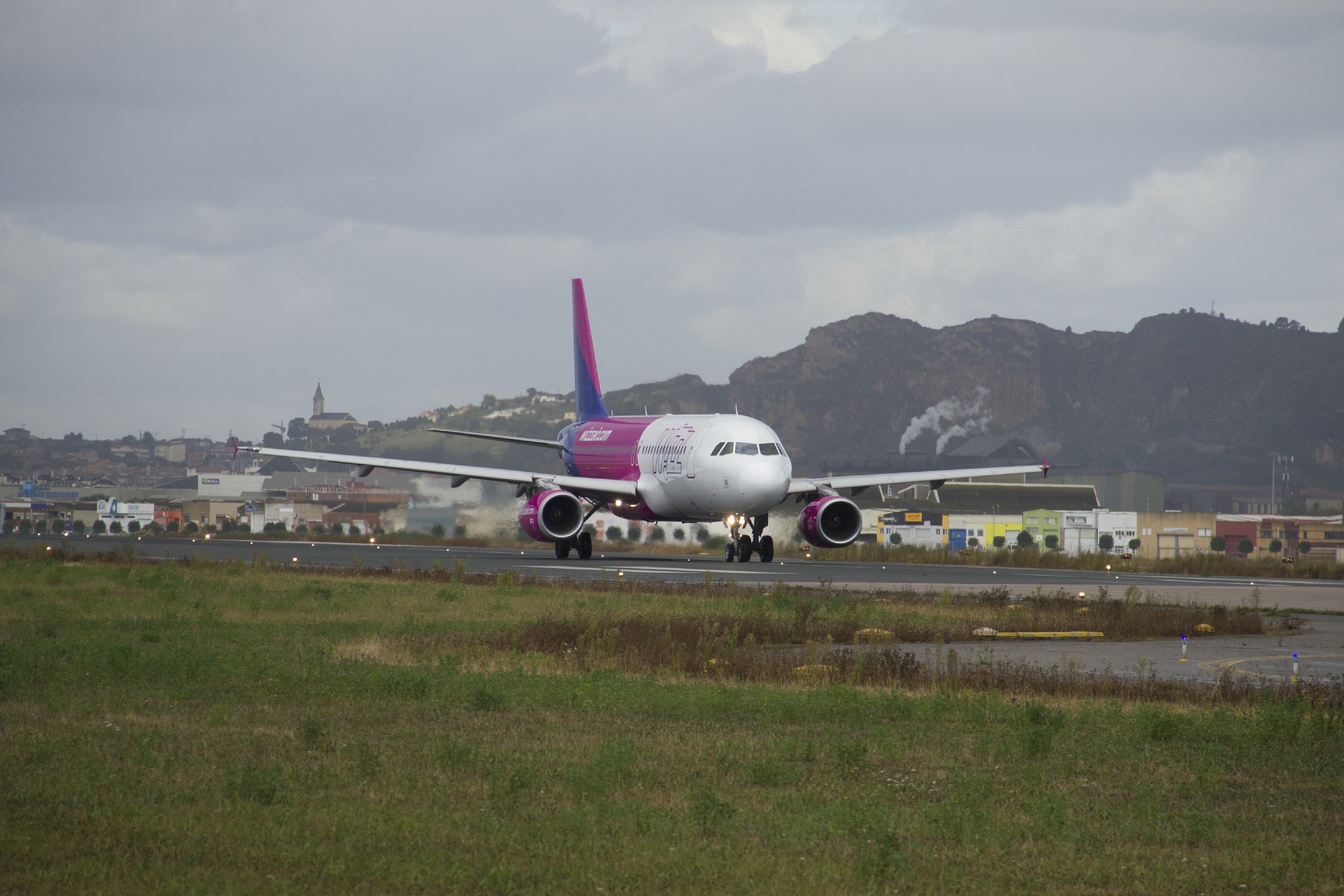 В Великобританию бесплатно. Wizz Air предоставит 10 тысяч билетов для украинских беженцев